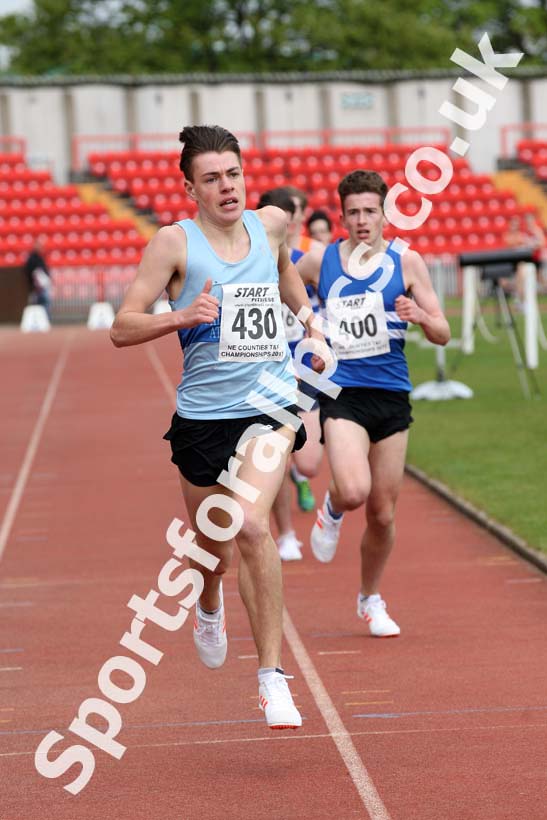 Mens under-17s 1500 metres, North Eastern Champs, Gateshead Stadium. Photo: David T. Hewitson/Sports for All Pics